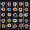 25 miroirs rebordés de fils multicolores dans un carré de 10 cm Kit broderie carré Komala KEITO STUDIO