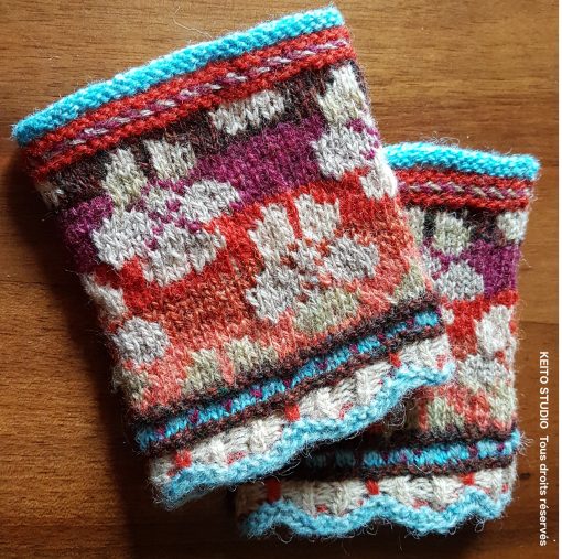 manchette tricot jacquard tons oranges mauve et bleu