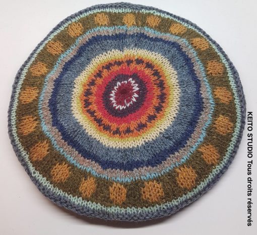 béret au tricot jacquard et rayures