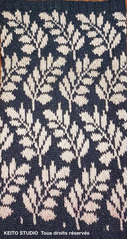 jacquard main col tube bleu et crème