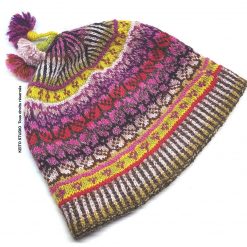 bonnet tricoté motifs estoniens avec fleurs