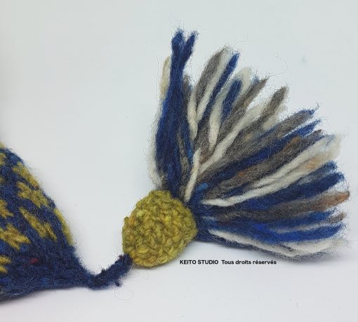 pompon stylé avec capuchon au crochet