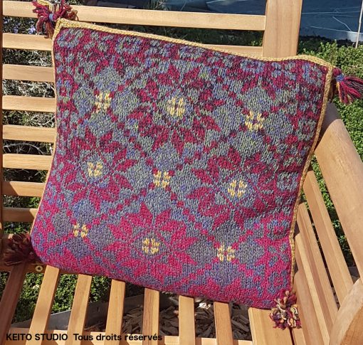 Coussin TRICOT JACQUARD motifs nordiques cousin ÜLLE par Keito Studio