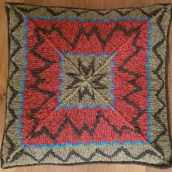 tricot coussin inspiration ethnique