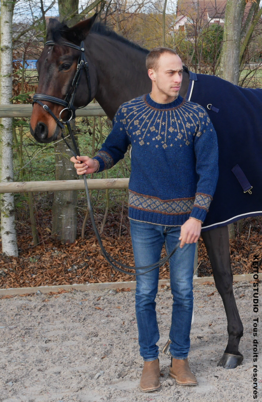 jacquard en rond avec empiècement bleu rouille et ocre