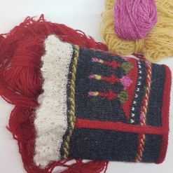 manchette style Sedestal avec bordure en dentelle tricotée